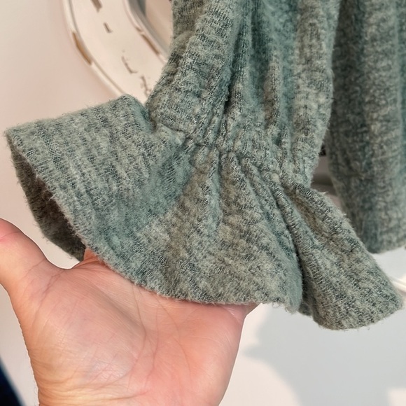 ANTHROPOLOGIE ERI + ALI SASHA HACCI FUZY PULLOVER SWEATER GREEN/GRAY SIZE MEDIUM - Picture 4 of 9